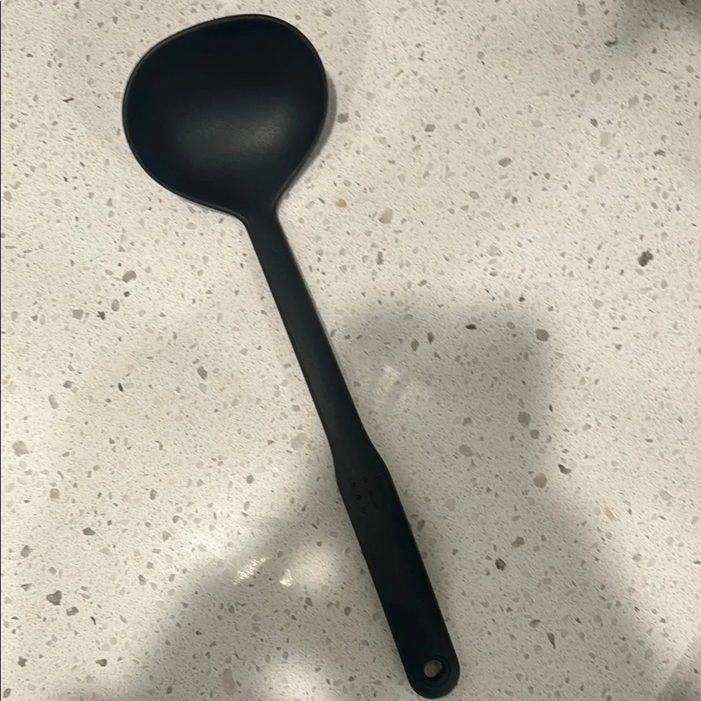 Kitchen utensils. 3 spoons, 1 ladle, 3 spatulas
